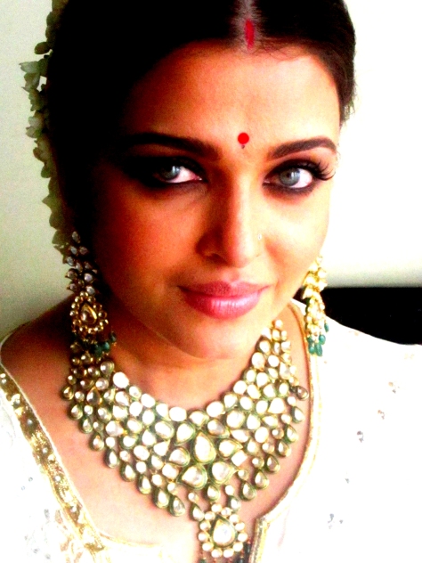 Gorgeous Aishwarya Rai in beautiful Polki Jewellery.